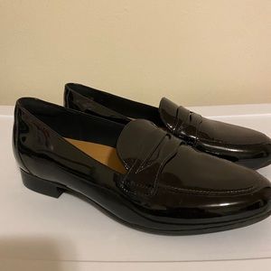 CLARKS women’s patent leather penny loafer
